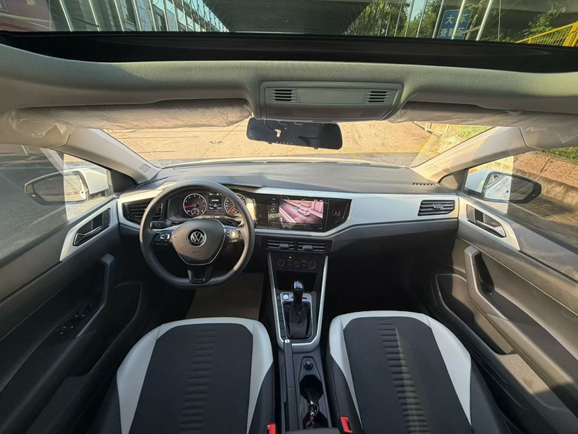Volkswagen Polo 2022 car image #9