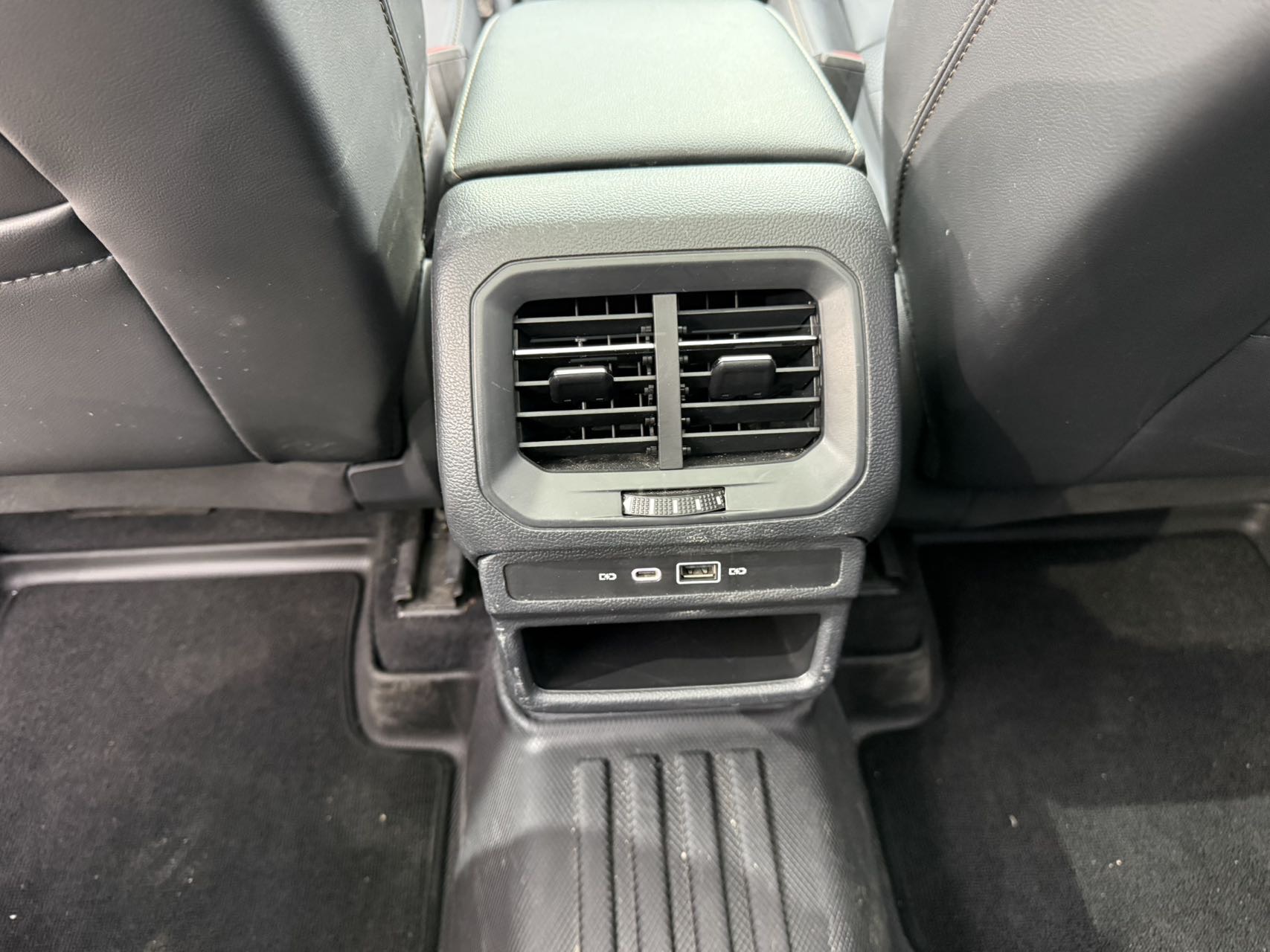 Volkswagen Tharu 2022 car image #14