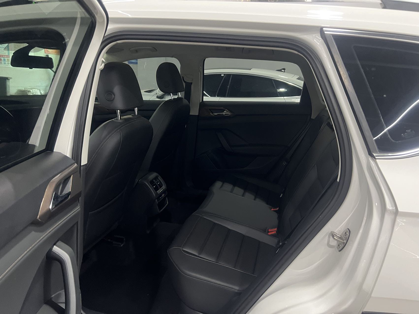 Volkswagen Tharu 2023 car image #5