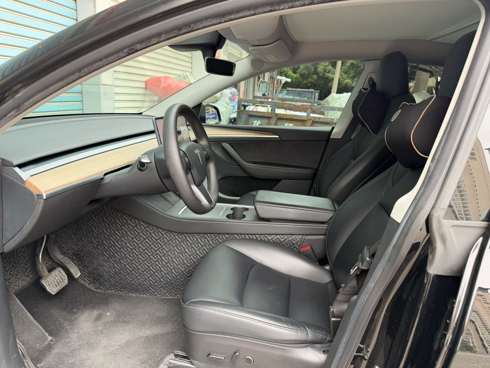 Tesla Model Y 2022 car image #7