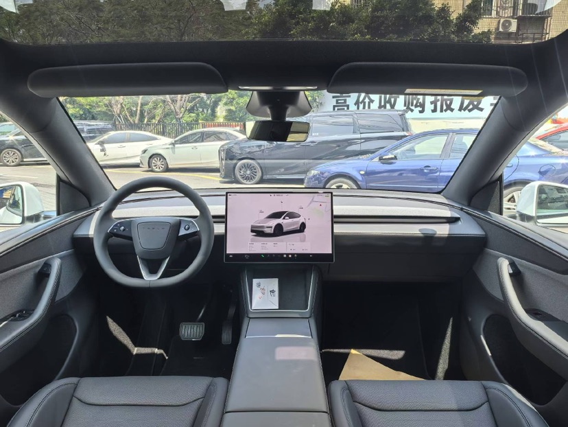 Tesla Model Y 2026 #5 Tesla Model Y 2026 car image #5