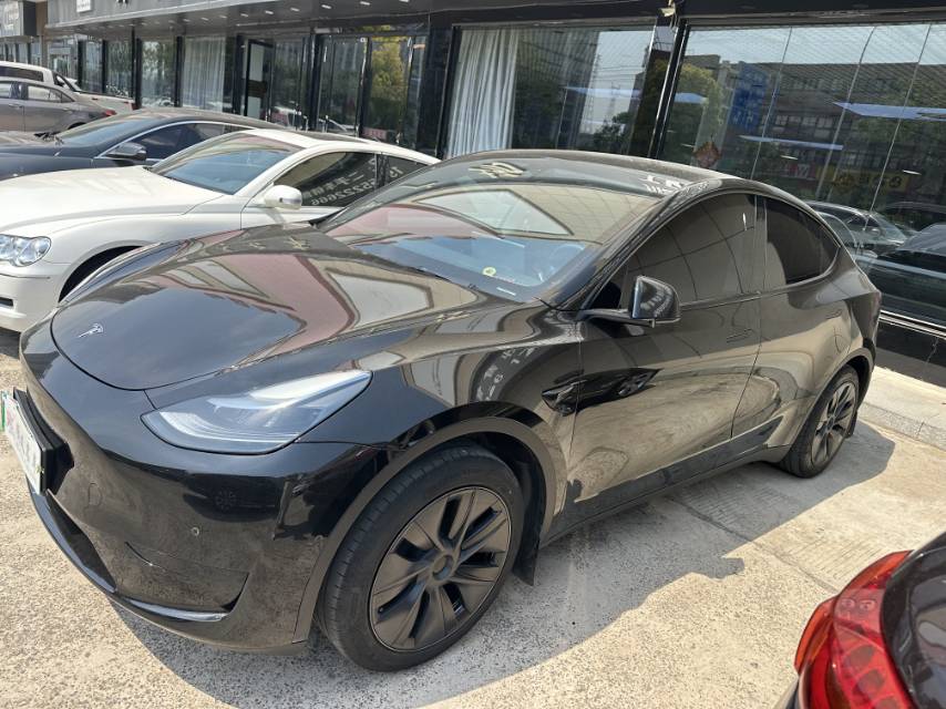 Tesla Model Y 2024 car image #3