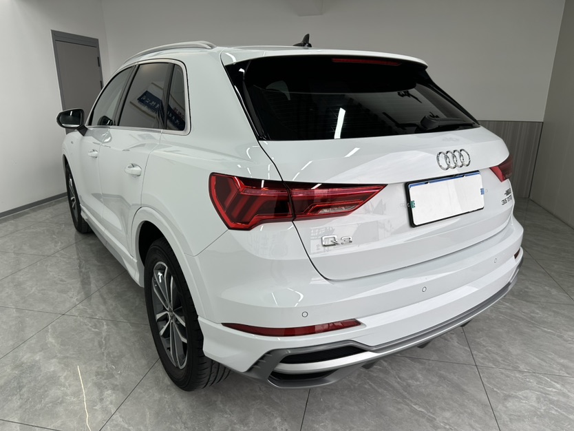 Audi Q3 2023 car image #6