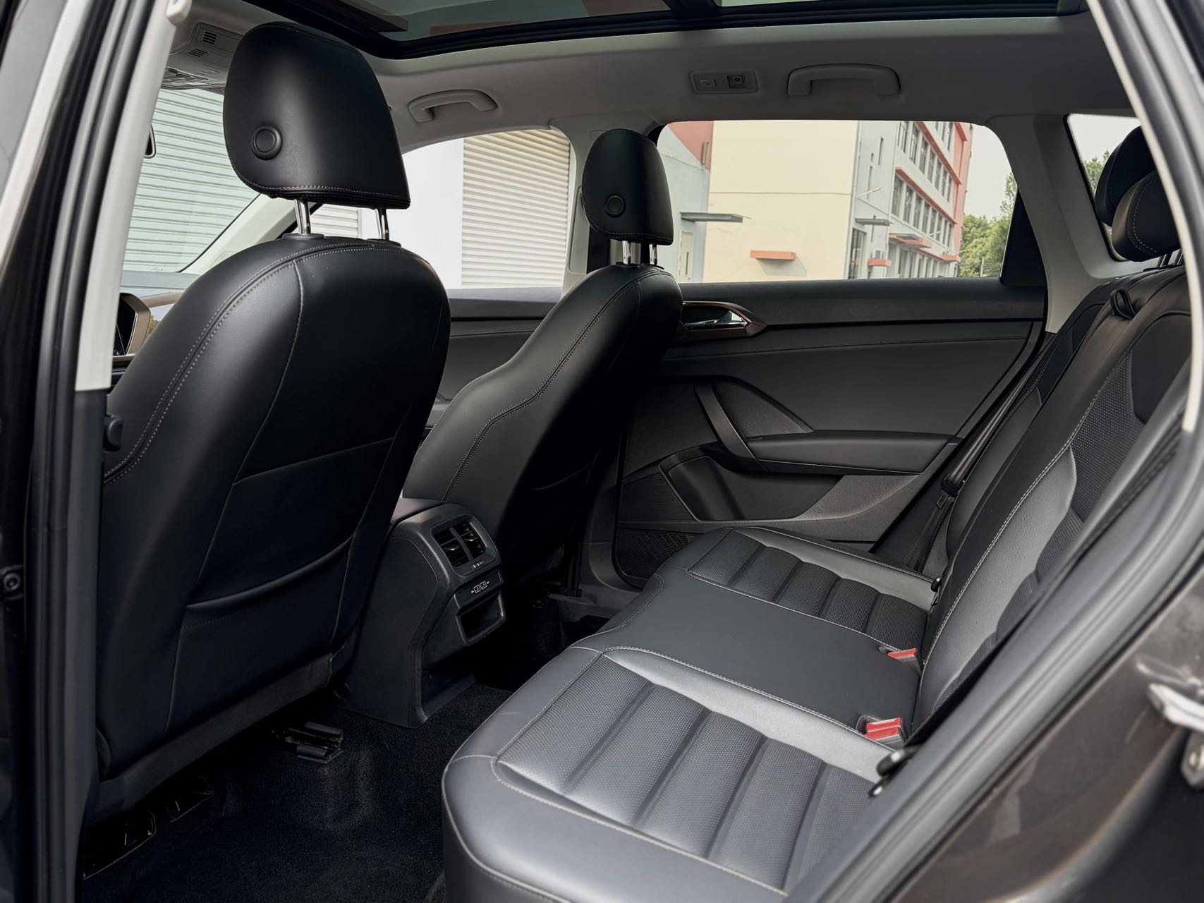 Volkswagen Tharu 2020 car image #5