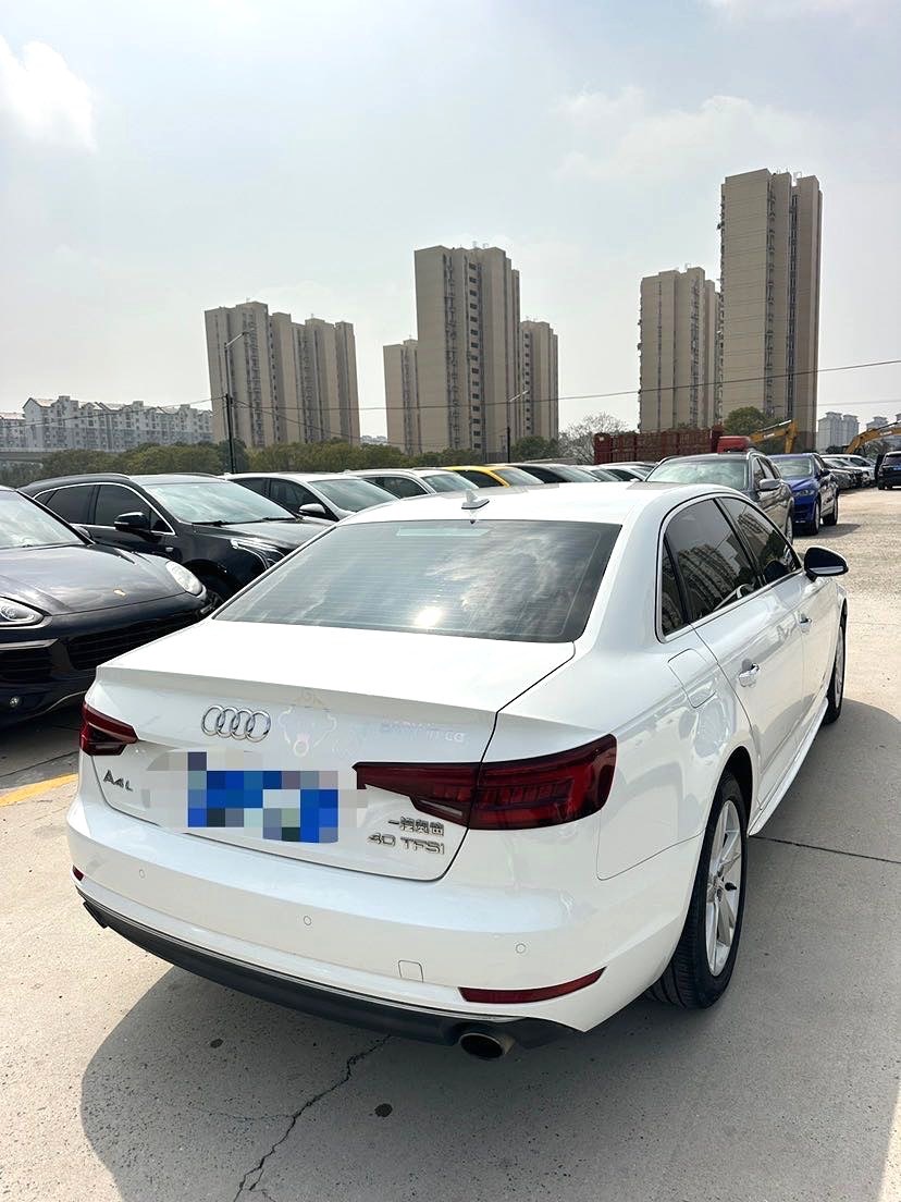 Audi Q3 2017 car image #7