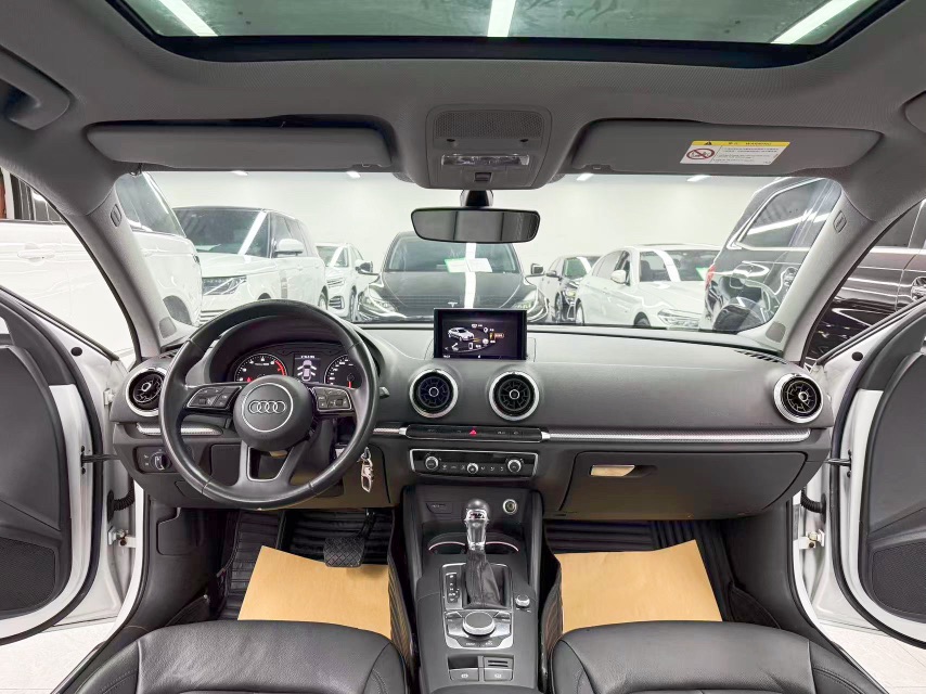Audi A3 2019 car image #9