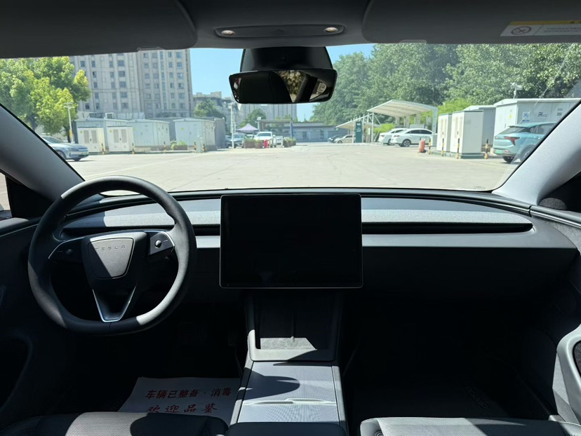 Tesla Model 3 2025 car image #5