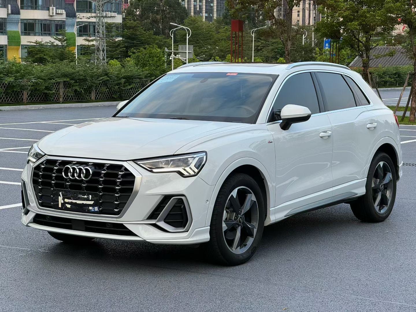 Audi Q3 2023 car image 