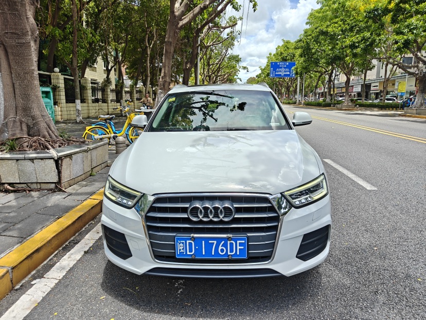 Audi Q3 2018 car image #3