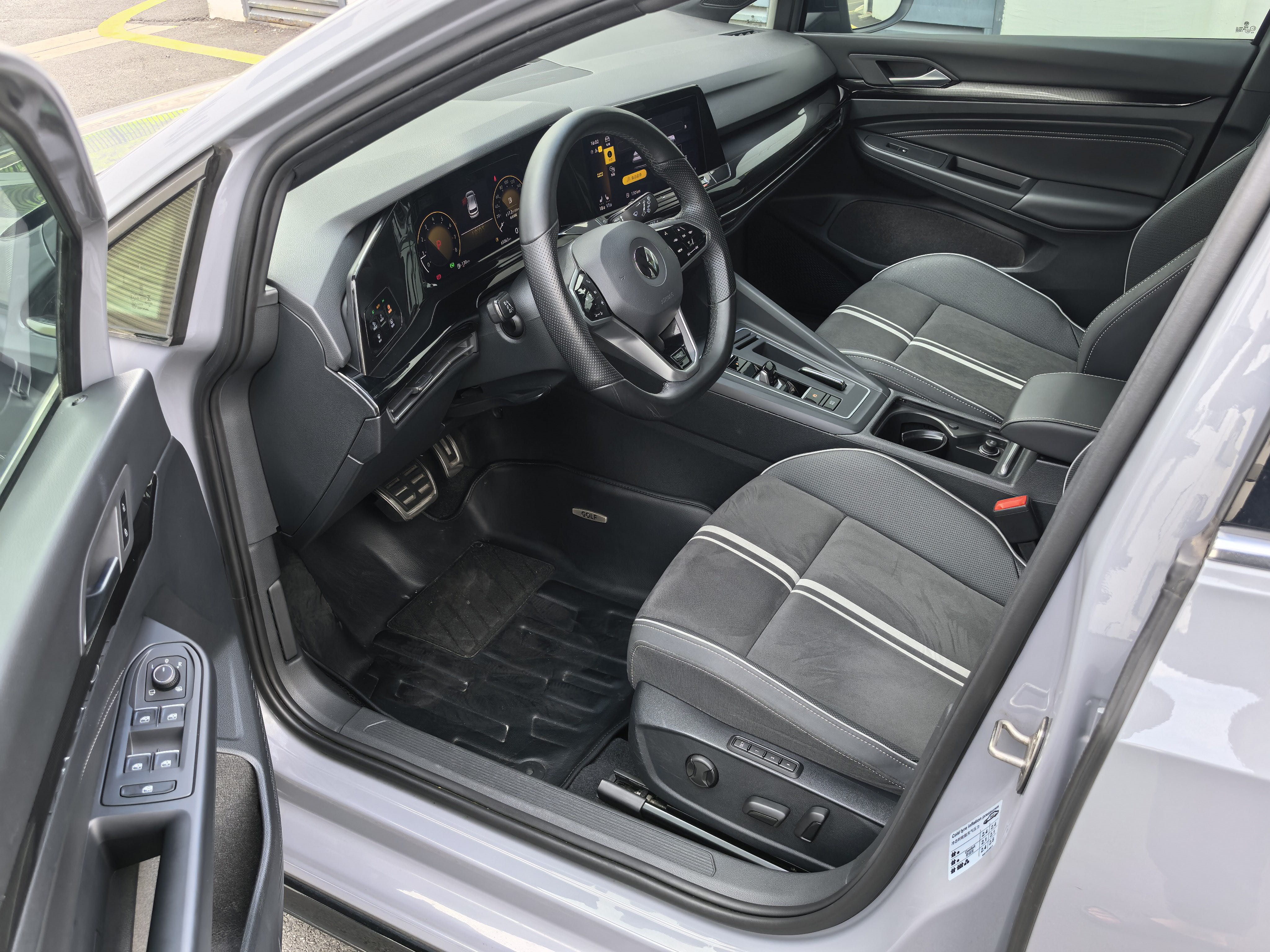 Volkswagen Golf 2021 car image #7