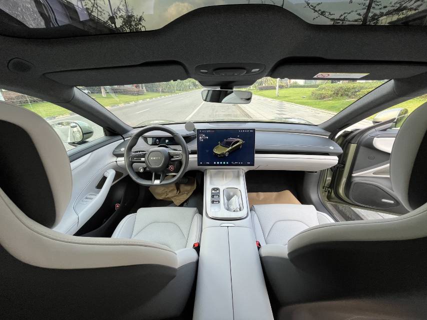 MI SU7 2024 immagine di auto #6