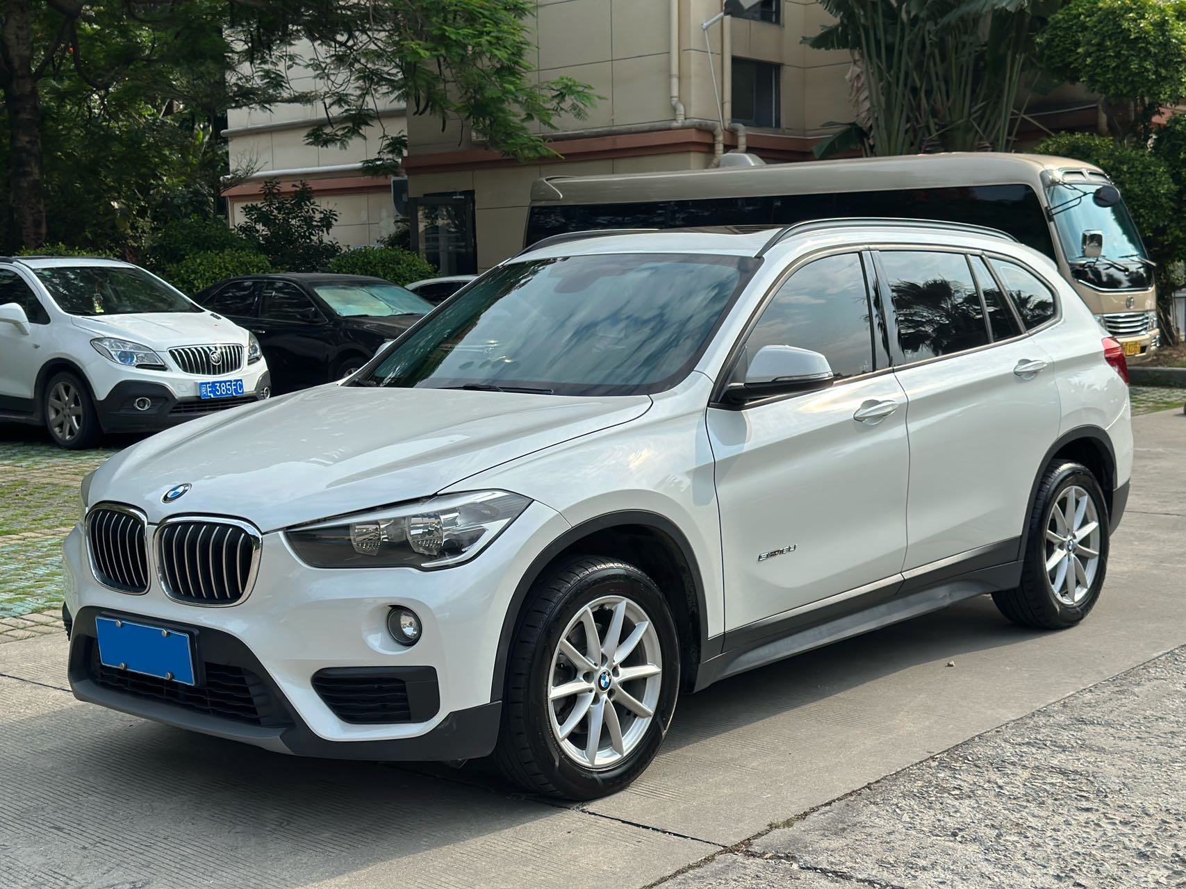 BMW X1 2016 BMW X1 2016 car image