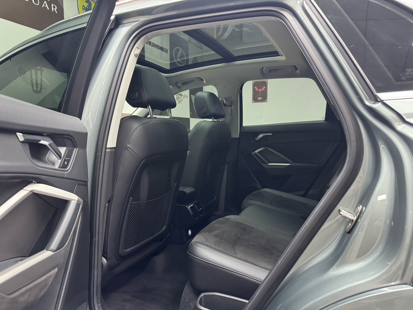 Audi Q3 2022 car image #8