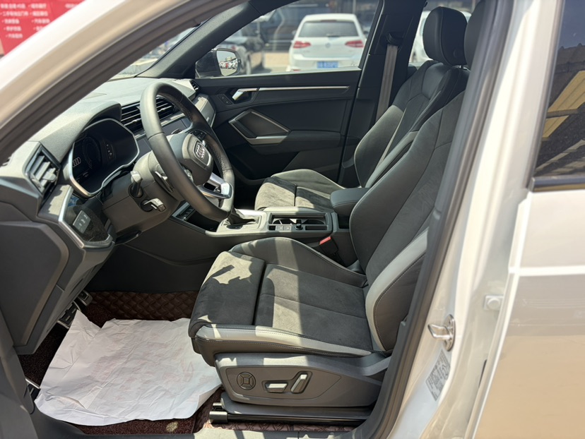 Audi Q3 2023 car image #5