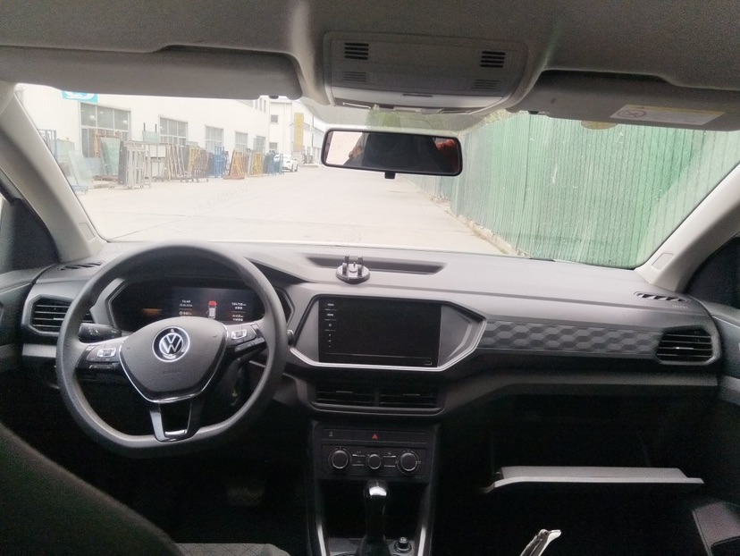 Volkswagen T-Cross 2023 car image #2