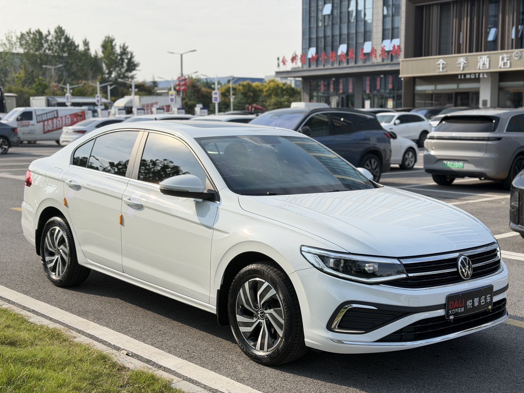 Volkswagen Bora 2025 car image #3