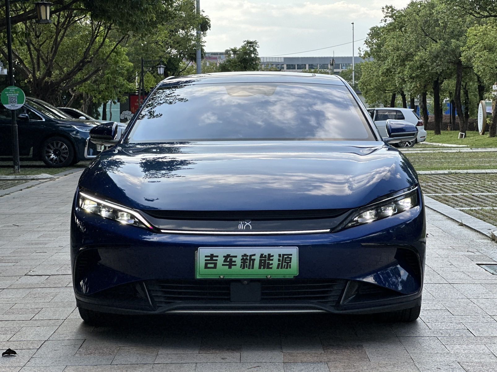 BYD Han 2022 #3 BYD Han 2022 car image #3
