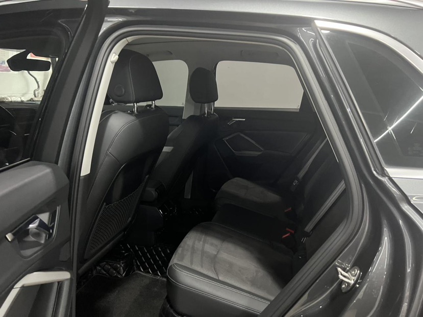 Audi Q3 2023 car image #5