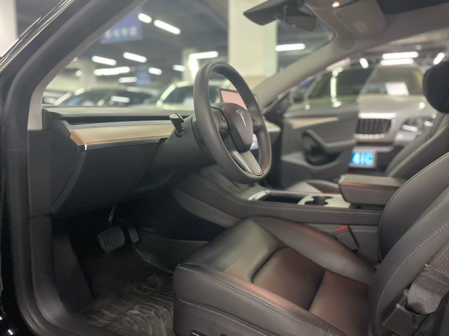 Tesla Model 3 2023 car image #4