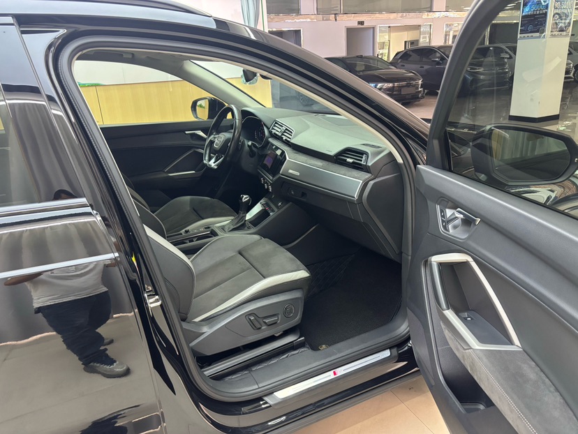 Audi Q3 2021 car image #6