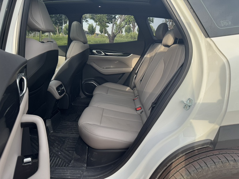 GEELY Boyue L 2025 car image #10