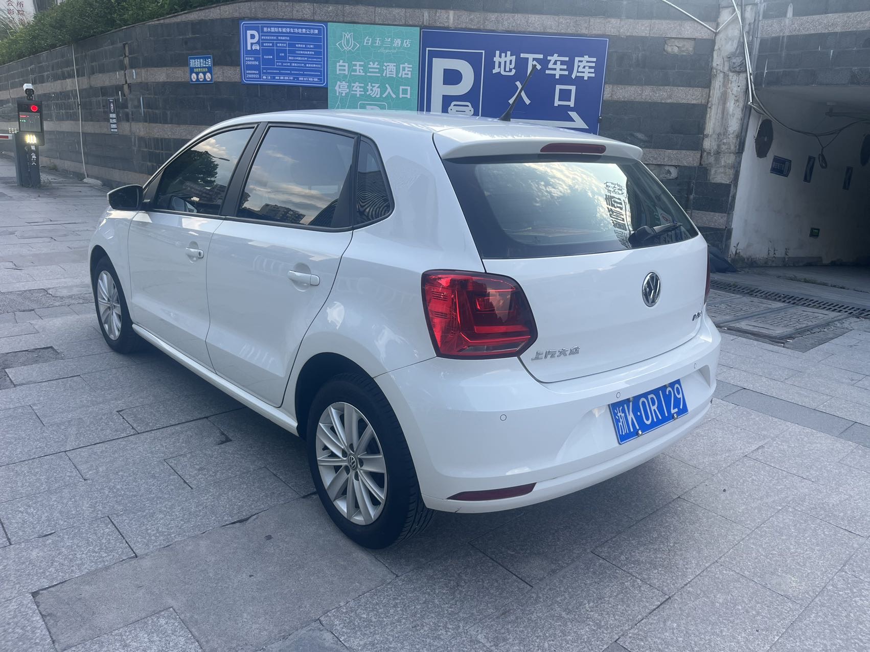 Volkswagen Polo 2014 car image #3