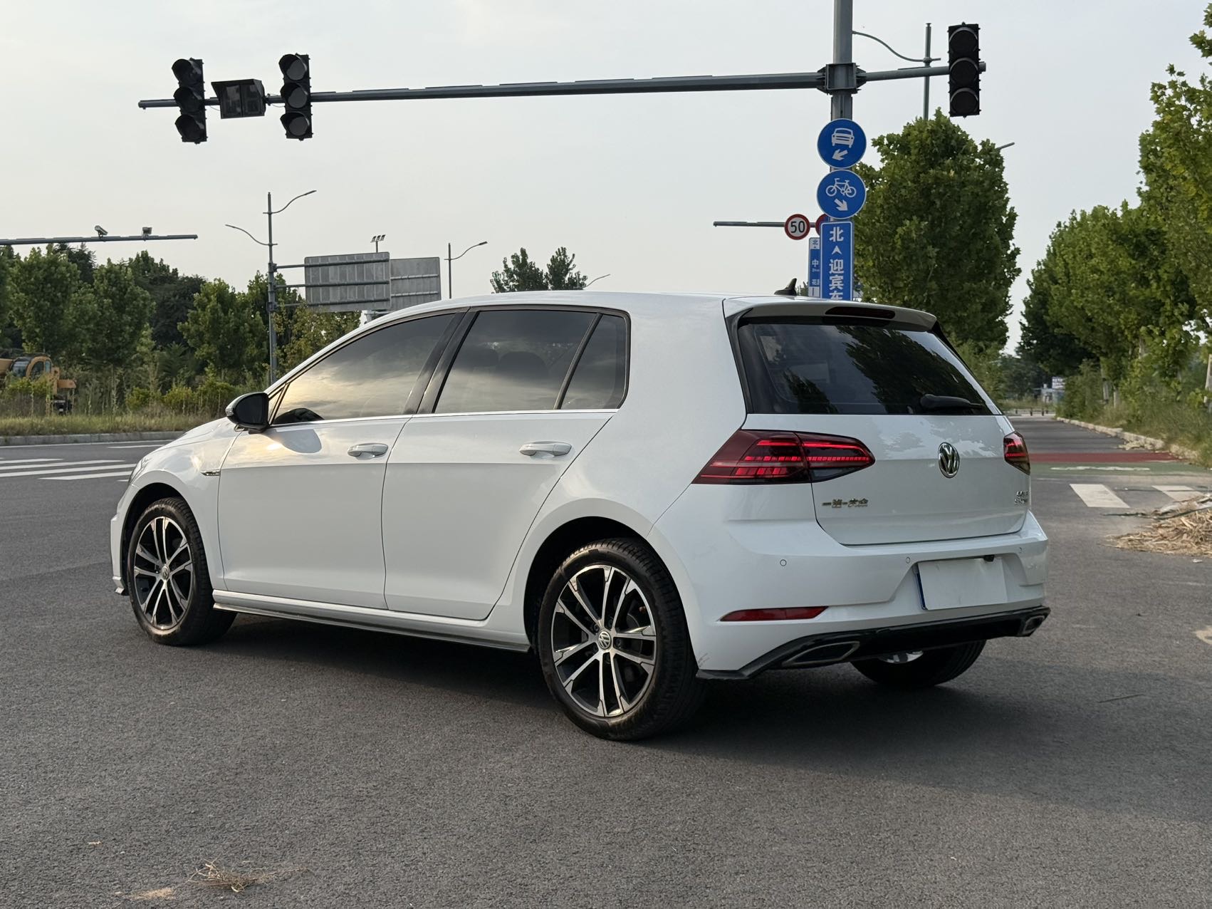 Volkswagen Golf 2019 car image #8