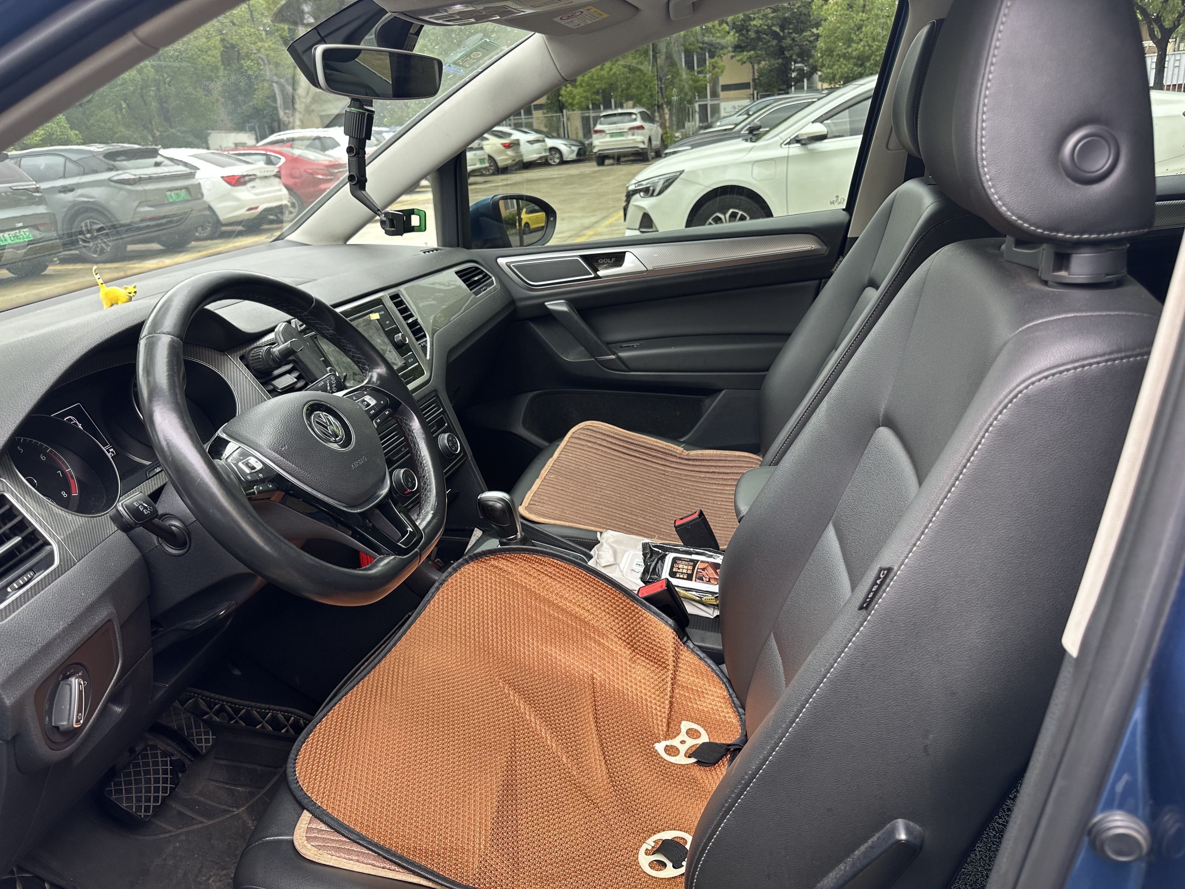 Volkswagen Golf Sportsvan 2020 car image #2