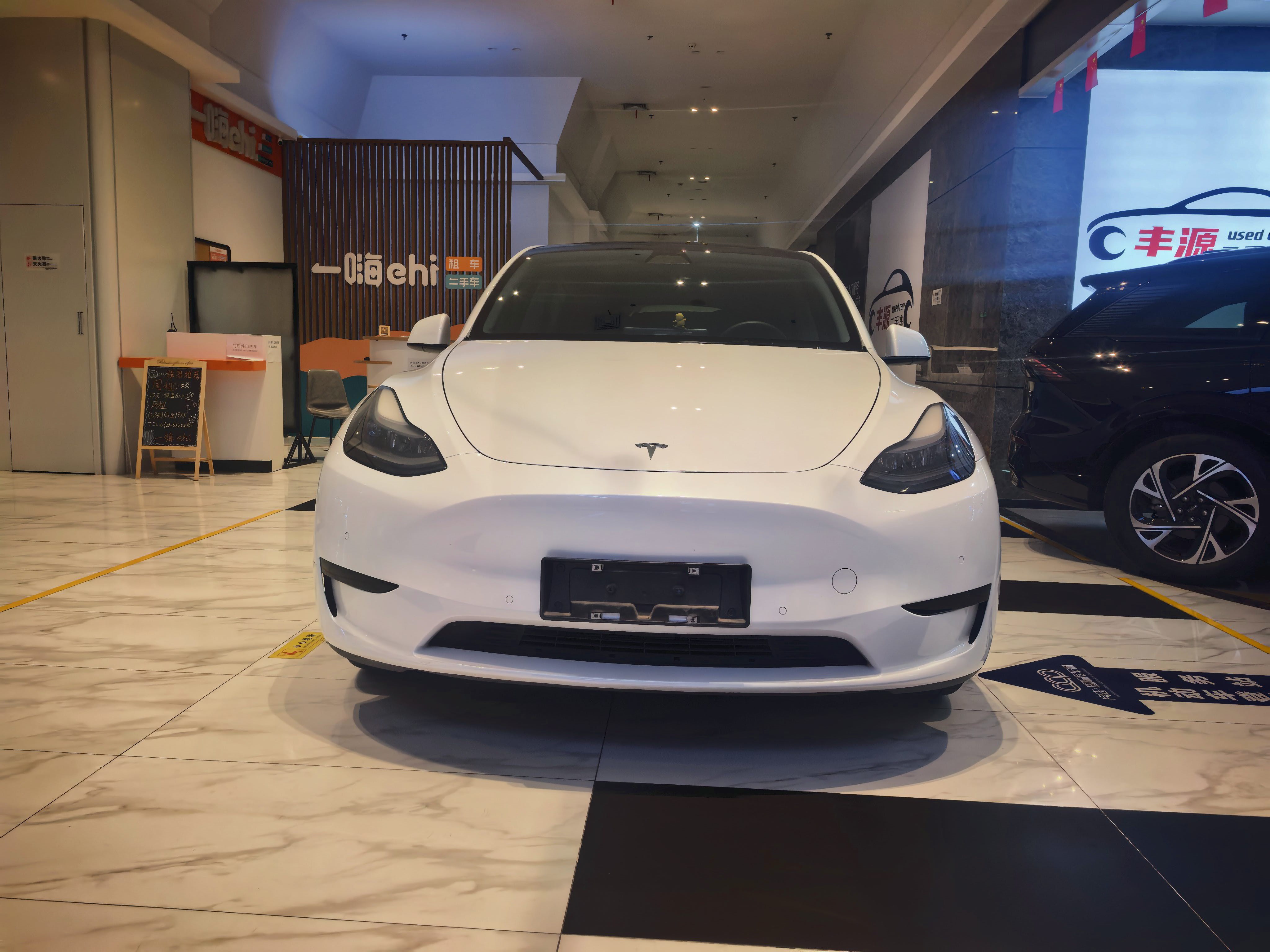 Tesla Model Y 2022 car image #2