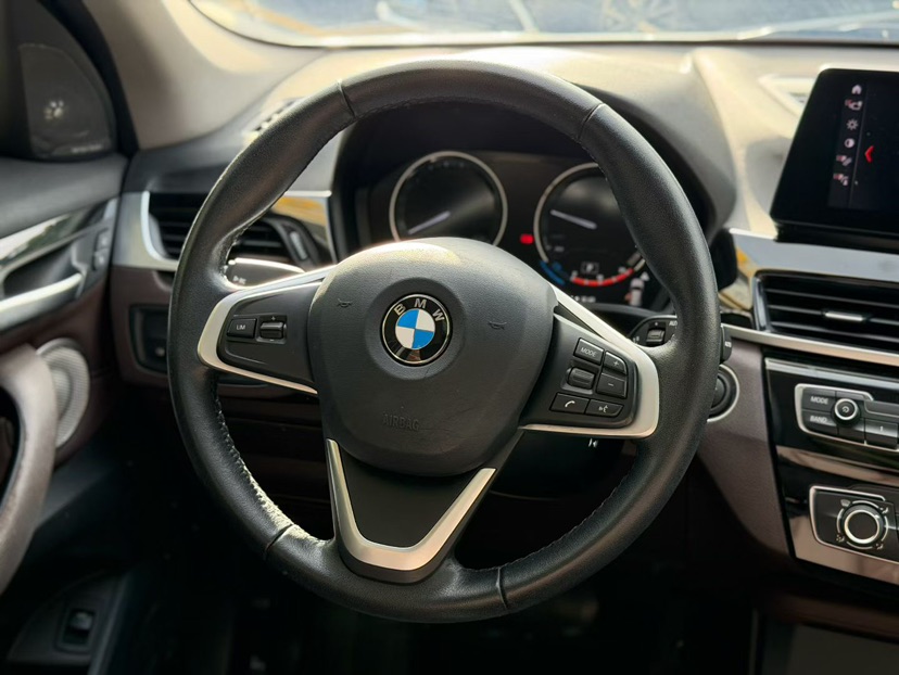 BMW X1 2022 car image #2