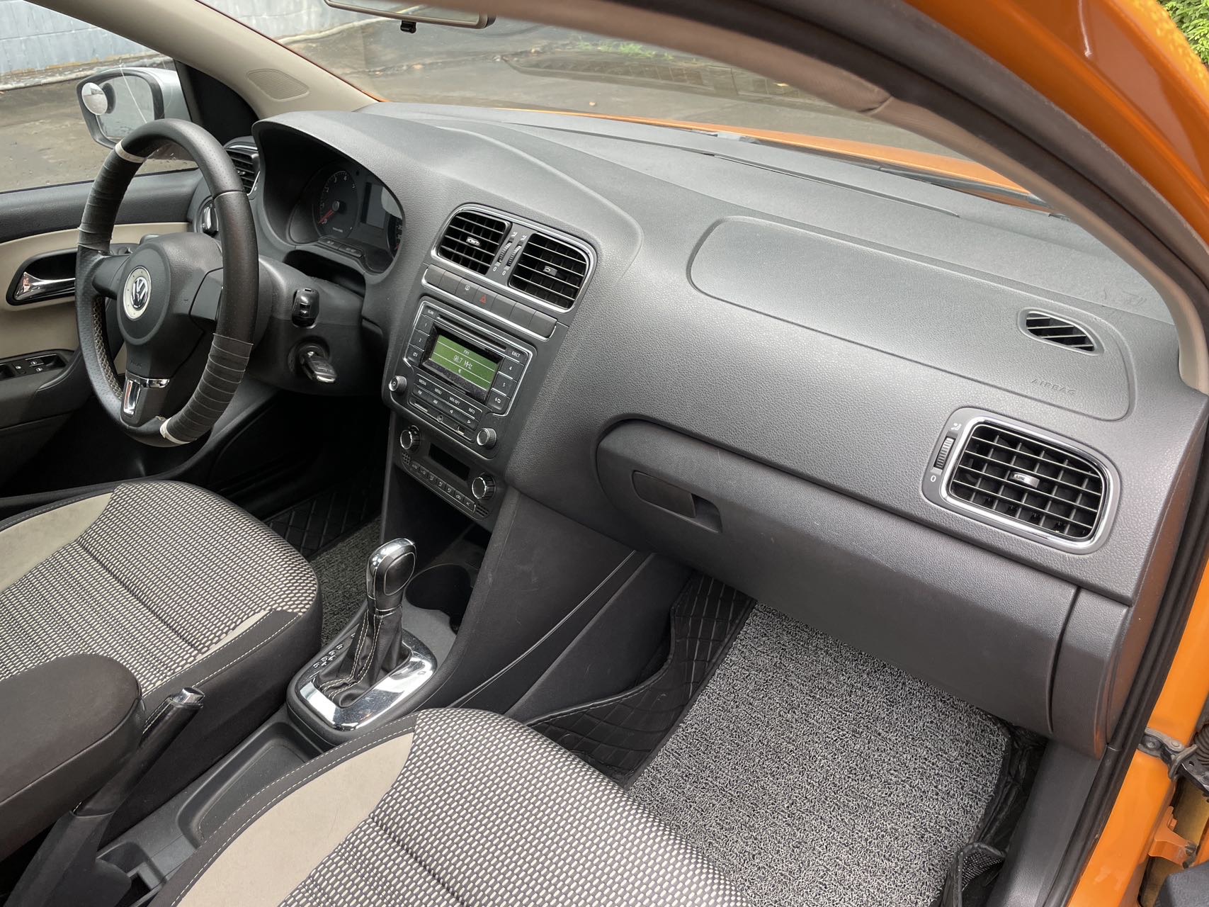 Volkswagen Polo 2013 car image #13