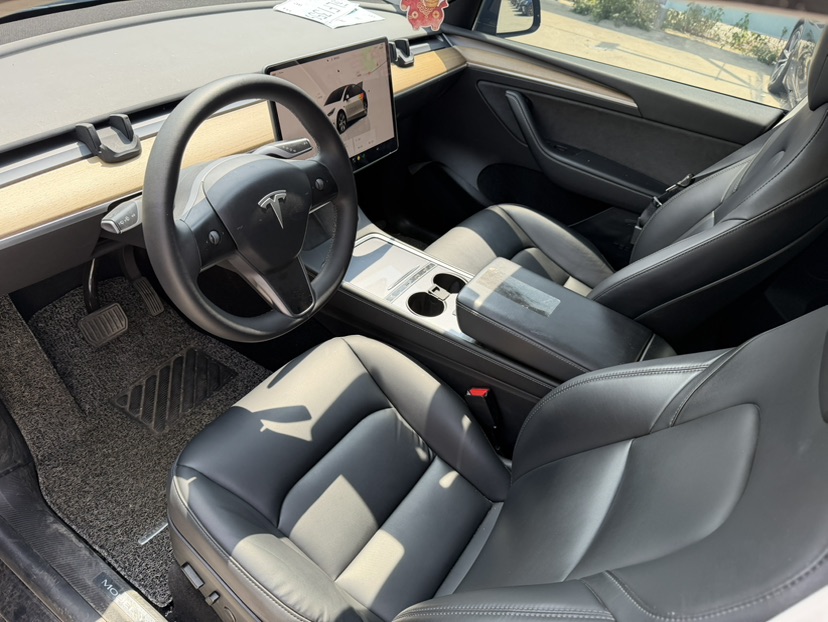 Tesla Model Y 2022 #5 Tesla Model Y 2022 car image #5