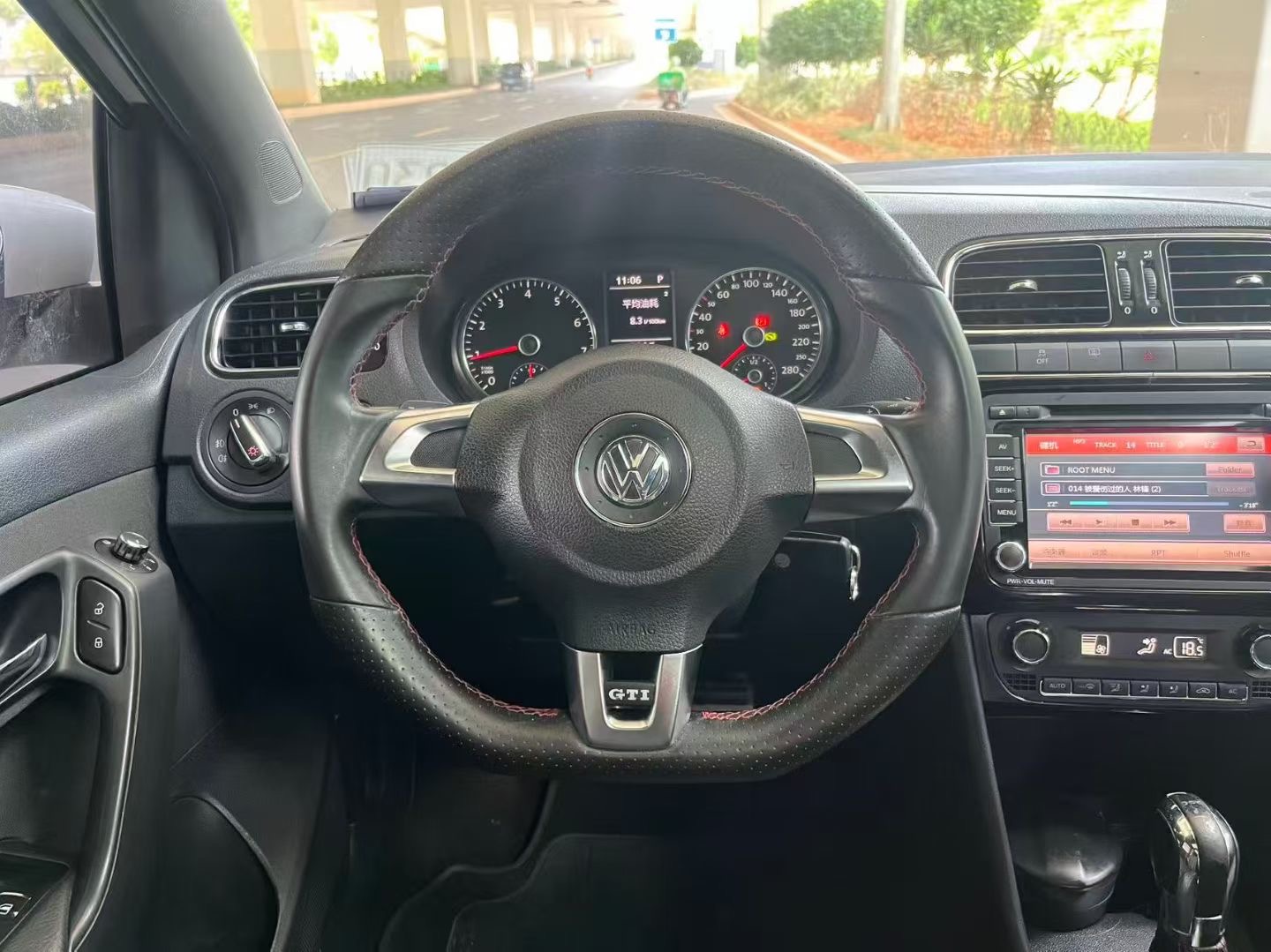 Volkswagen Polo 2014 car image #4
