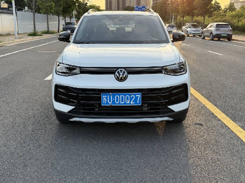 Volkswagen Tharu 2025 car image #2