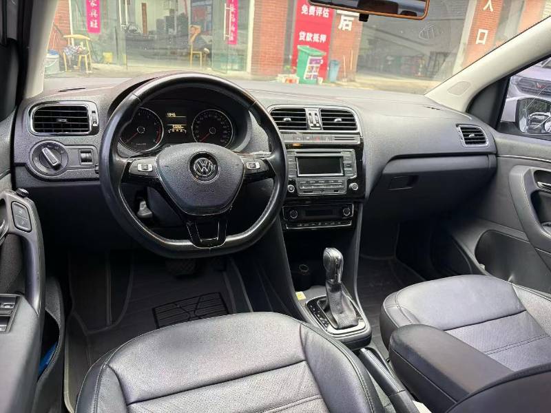 Volkswagen Polo 2015 car image #5