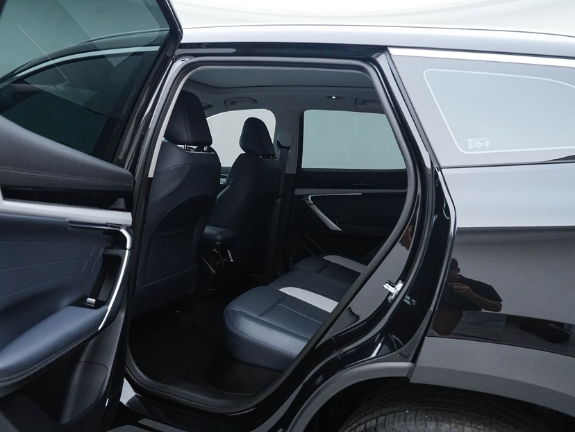 GEELY Boyue L 2025 car image #9