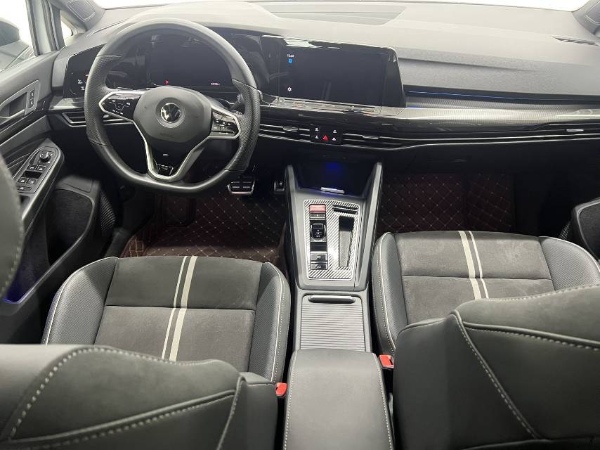 Volkswagen Golf 2023 car image #15