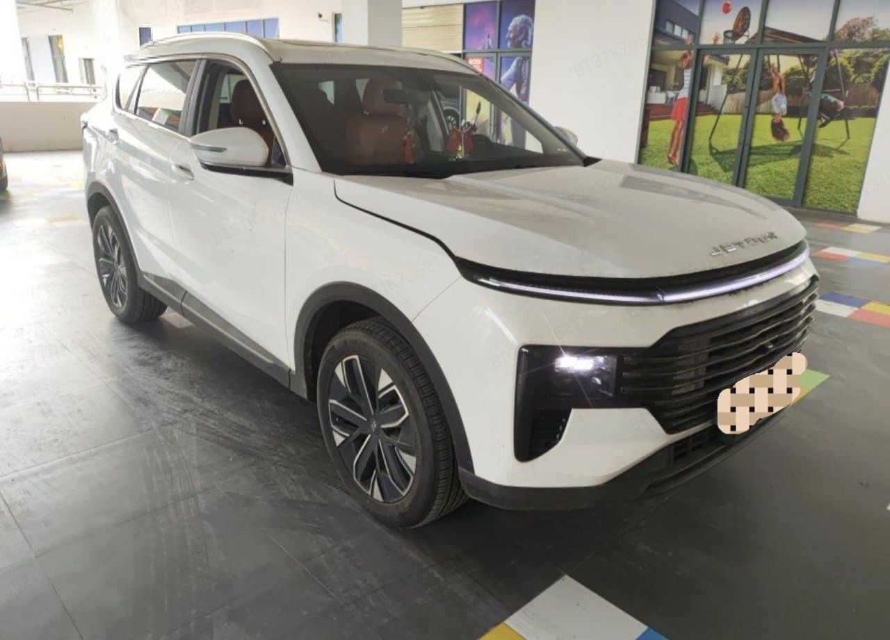 Jetour X70 PLUS C-DM 2025 car image #2