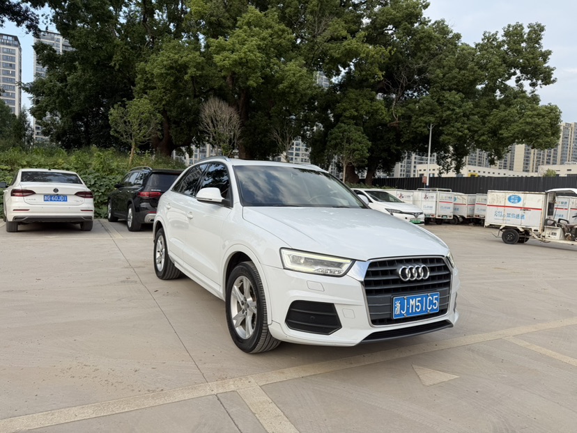 Audi Q3 2019 car image #2
