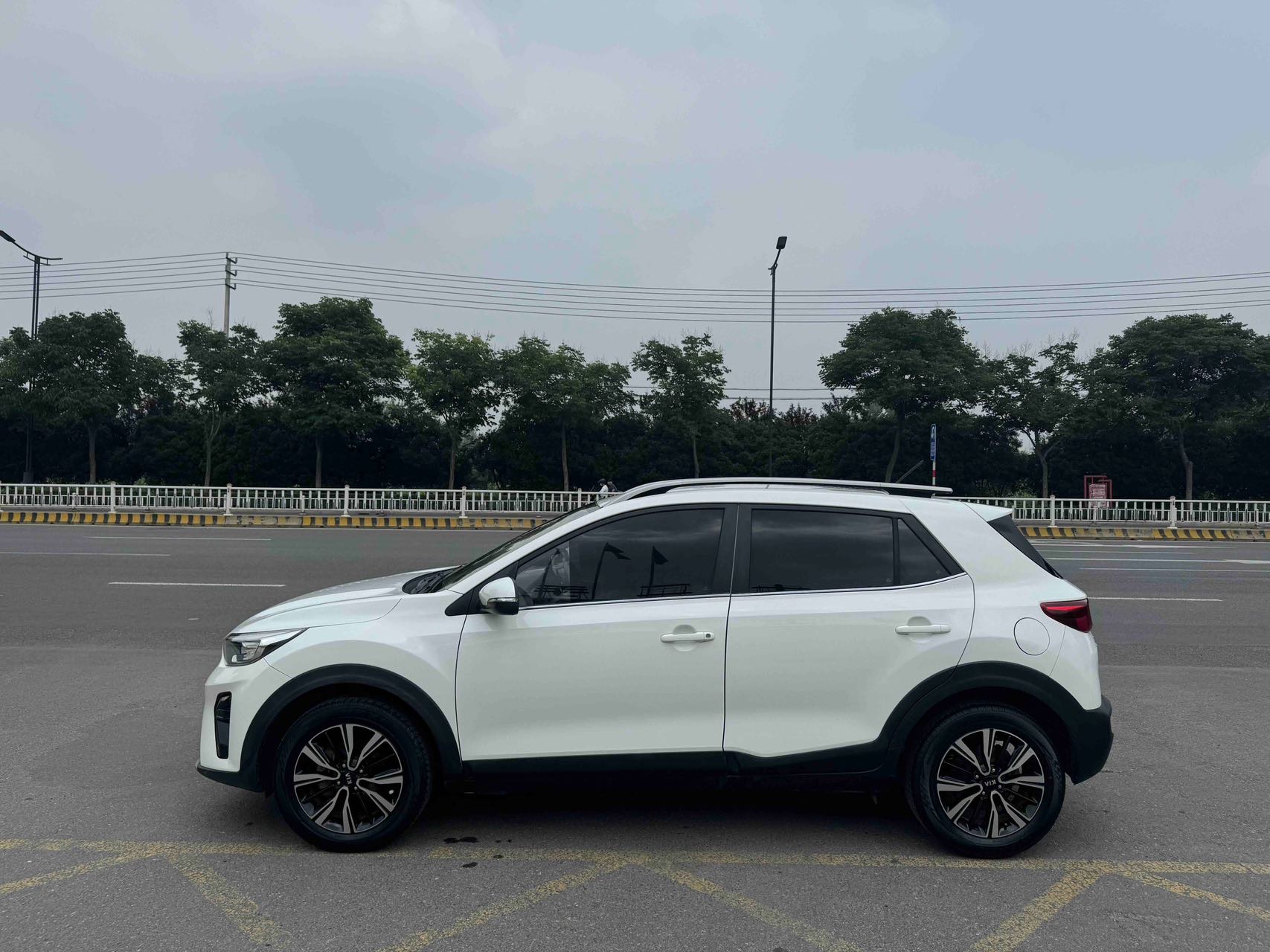 Kia KX1 2019 car image #2