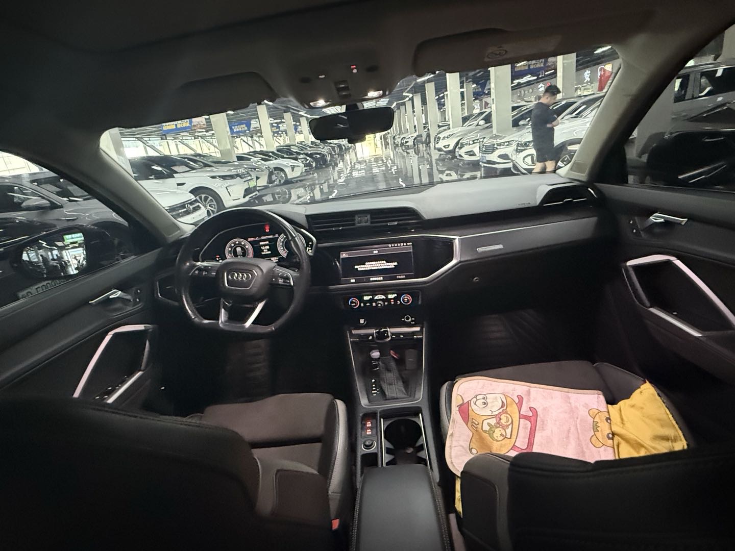 Audi Q3 2022 car image #4