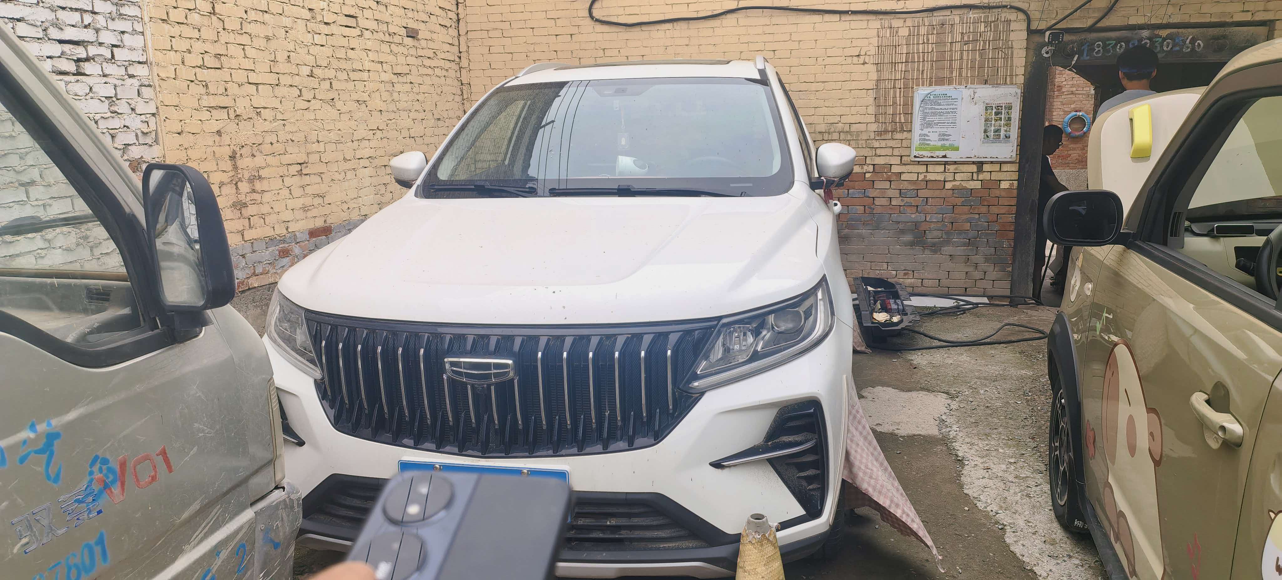 GEELY Vision X6 2023 car image #2