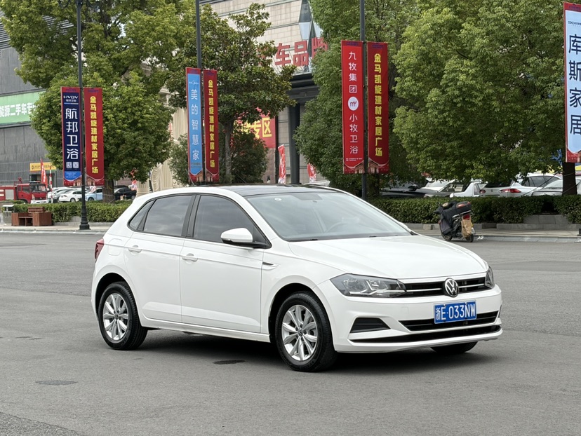Volkswagen Polo 2021 car image #3