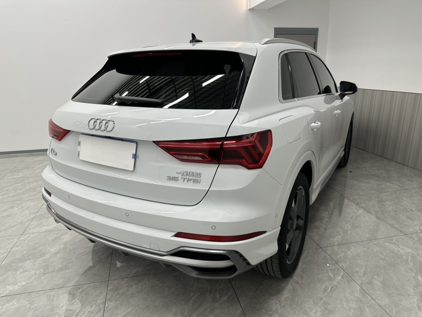 Audi Q3 2022 car image #4