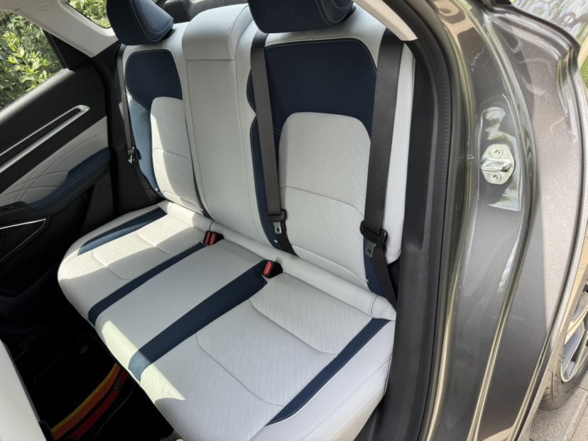 GEELY Emgrand 2021 car image #16
