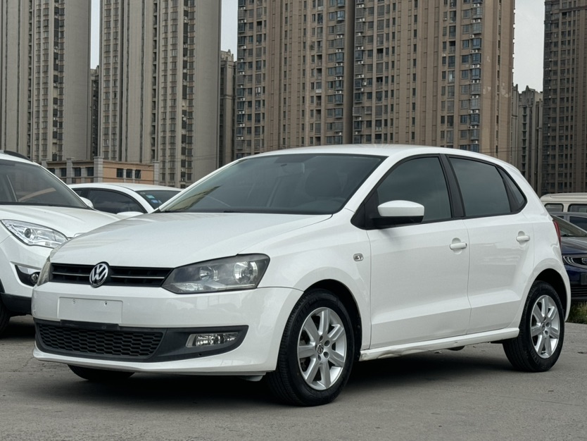 Volkswagen Polo 2013 Volkswagen Polo 2013 car image