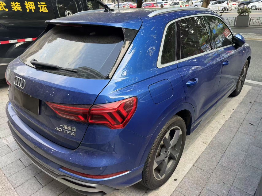 Audi Q3 2019 car image #2