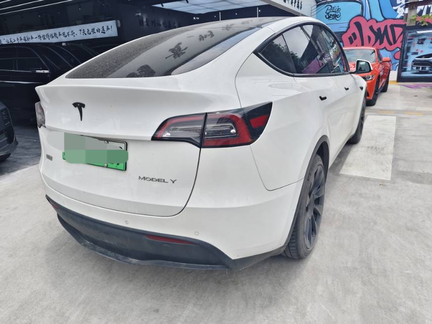 Tesla Model Y 2021 car image #4