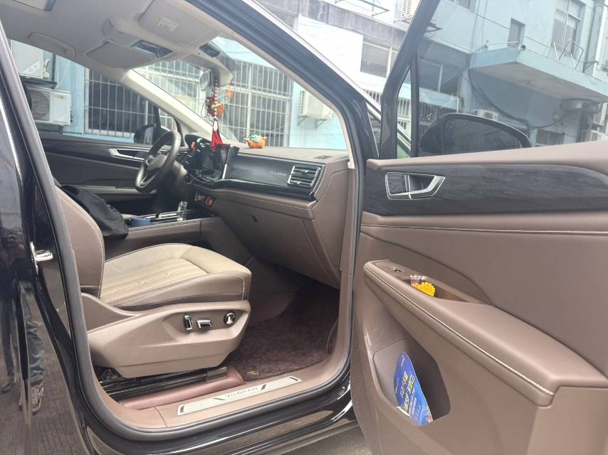 Volkswagen Polo 2015 car image #5