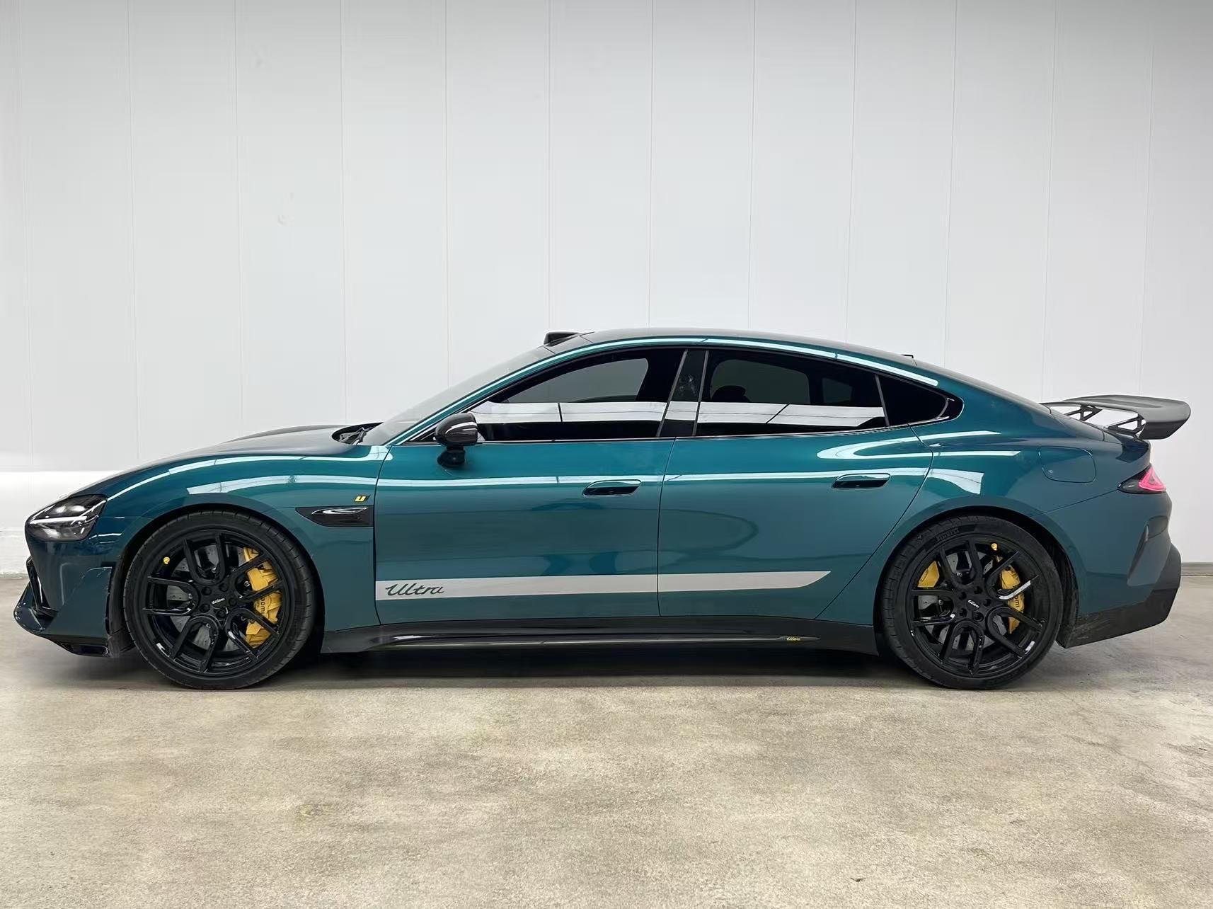 MI SU7 Ultra 2025 car image #7